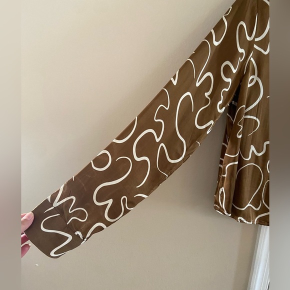 ASTR the label Yesenia abstract print satin button front blouse Medium NWT - Picture 9 of 12